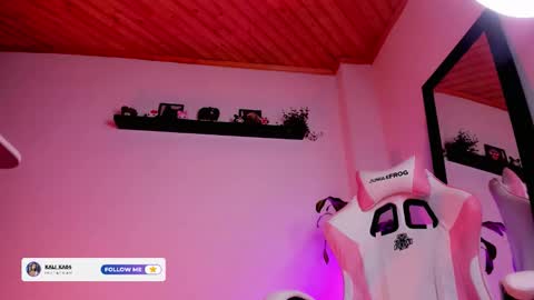 Snapshot of kali_ka chatting on October 18, 11:19 pm Kali Ka Please help me with your thumbs up its important dont forget my birthday on October 26 online show from October 18, 11:19 pm