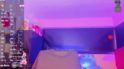 Snapshot of karoll_scoott chatting on October 8, 11:33 am karol online show from October 8, 11:33 am