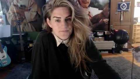 Snapshot of katiecutie_5 chatting on October 15, 3:17 am Katie online show from October 15, 3:17 am