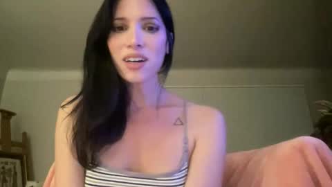 Kiki Hart online show from January 18, 2:52 am