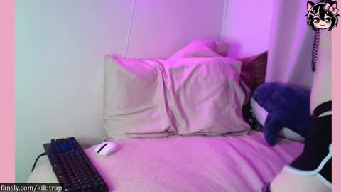 Kiki Trap online show from December 28, 3:58 am