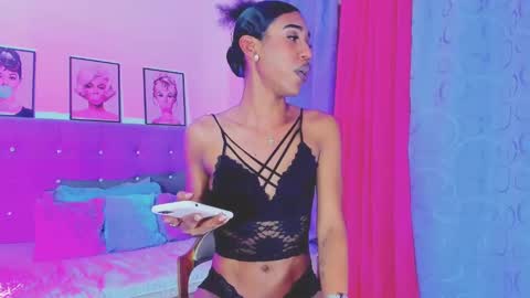 Your Queen KIM online show from January 4, 2:35 pm