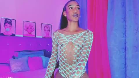 Your Queen KIM online show from January 7, 7:38 pm