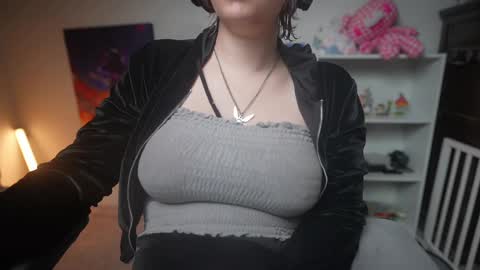 Snapshot of krystalsyxx chatting on March 3, 5:02 pm Krystal Syx online show from March 3, 5:02 pm