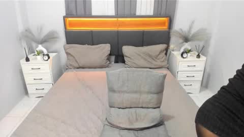 Snapshot of kylie_cums chatting on October 23, 1:53 am kylie_cums online show from October 23, 1:53 am