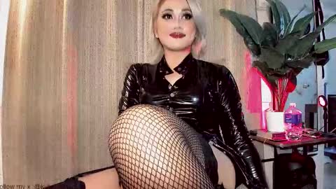 Snapshot of kylie_iyutera chatting on October 7, 5:08 am kylie online show from October 7, 5:08 am