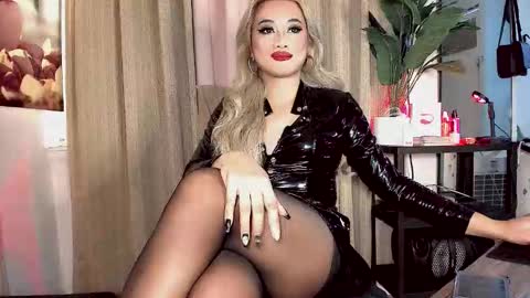 Snapshot of kylie_iyutera chatting on October 20, 3:10 am kylie online show from October 20, 3:10 am