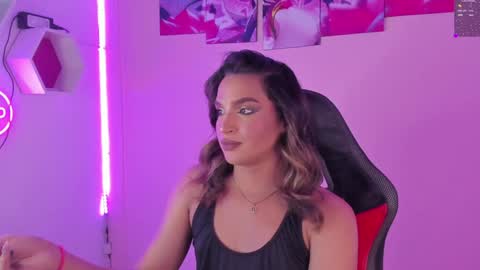 Snapshot of kylievictoria_ chatting on December 8, 4:01 am Kylie online show from December 8, 4:01 am