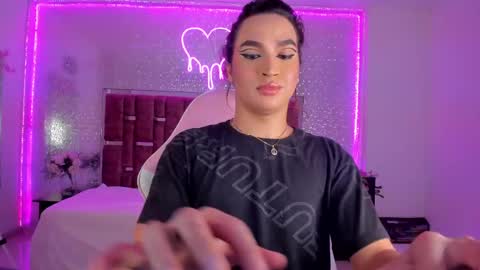 Snapshot of kylievictoria_ chatting on February 22, 5:34 am Kylie online show from February 22, 5:34 am