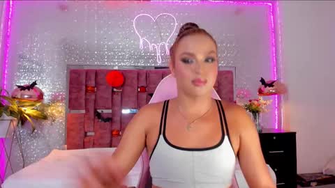 Snapshot of kylievictoria_ chatting on October 17, 5:11 am Kylie online show from October 17, 5:11 am