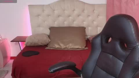 Snapshot of lailahdark chatting on October 19, 6:39 am Camila online show from October 19, 6:39 am