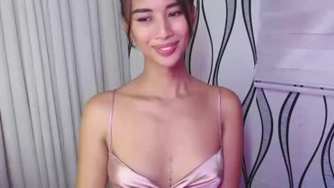 Snapshot of lanadel_hilton chatting on December 3, 10:12 am Lana online show from December 3, 10:12 am