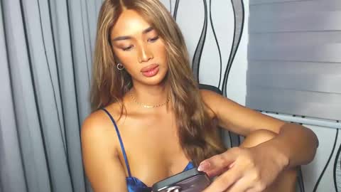 Snapshot of lanadel_hilton chatting on February 3, 3:17 pm Lana online show from February 3, 3:17 pm
