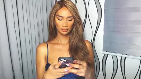 Snapshot of lanadel_hilton chatting on February 4, 1:56 am Lana online show from February 4, 1:56 am