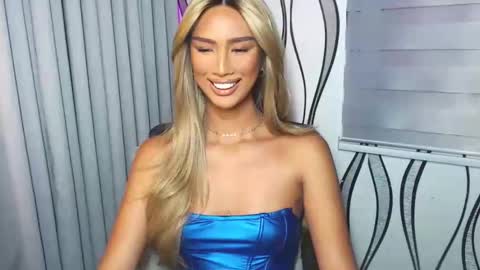 Snapshot of lanadel_hilton chatting on February 20, 1:46 am Lana online show from February 20, 1:46 am