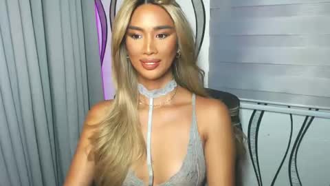 Snapshot of lanadel_hilton chatting on February 26, 7:49 pm Lana online show from February 26, 7:49 pm