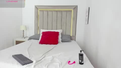 Snapshot of lapiz_lazuli12 chatting on October 17, 7:39 pm Julian online show from October 17, 7:39 pm