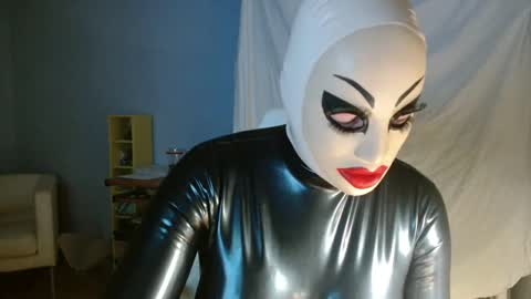Snapshot of latex_doll_iris chatting on February 25, 9:46 pm Latex Doll Iris online show from February 25, 9:46 pm