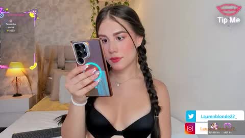 Snapshot of laurenblonde22 chatting on September 11, 9:45 pm Lauren Blonde online show from September 11, 9:45 pm
