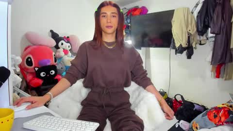 Snapshot of laurencesophiets chatting on October 10, 7:15 pm SF online show from October 10, 7:15 pm