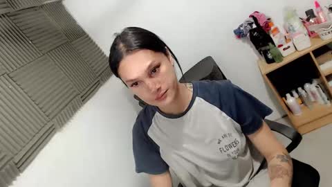 layla47649867 online show from January 6, 8:51 am