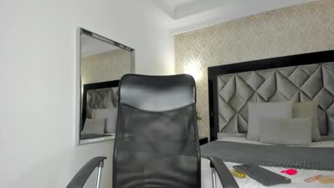 Layla Mackenzie  online show from September 13, 5:13 am