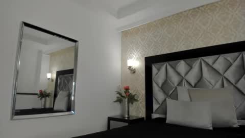 Layla Mackenzie  online show from September 15, 6:07 am