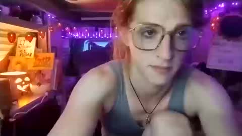 LesleyGumGrass- The Boring Trans girl online show from October 9, 9:16 pm