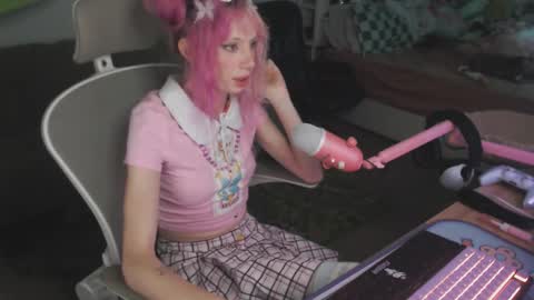 Snapshot of lewdy_booty chatting on October 18, 5:33 am lewdy booty online show from October 18, 5:33 am