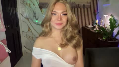 lexiesmith_ online show from November 2, 12:52 am