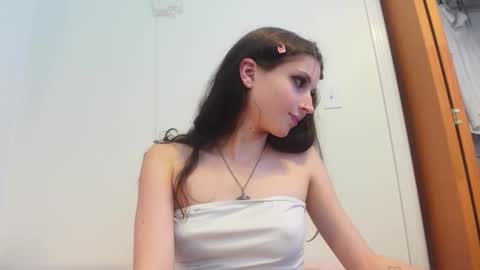 Snapshot of lillith_xoxo chatting on October 16, 3:18 am Lil online show from October 16, 3:18 am