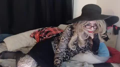 Lisa Tyler online show from February 7, 9:48 am