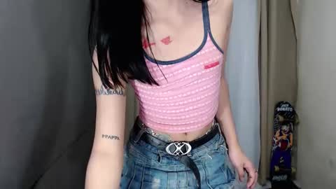 littlelace_ online show from April 4, 10:51 pm