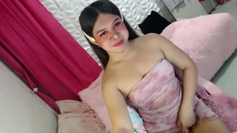 Snapshot of lobotara69 chatting on February 13, 8:17 am Thea online show from February 13, 8:17 am