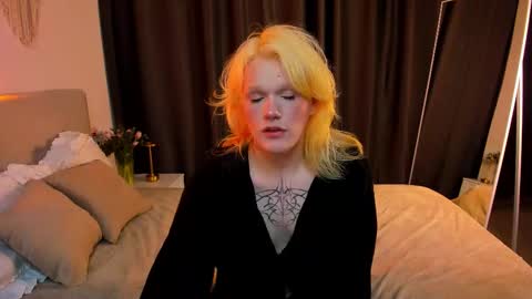 lollita online show from March 8, 6:17 am