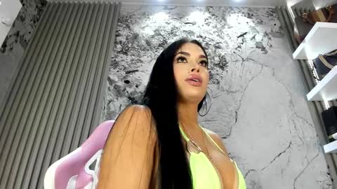 Doll Queen online show from March 20, 6:20 pm