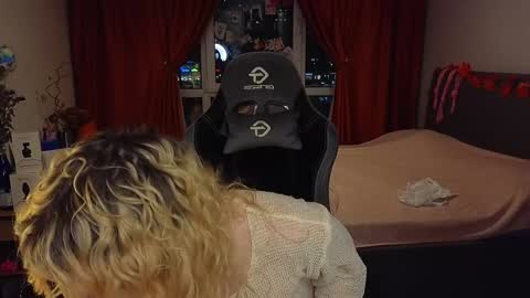 Snapshot of lori_myaf chatting on December 18, 2:38 pm Lori ----------------------------------- online show from December 18, 2:38 pm