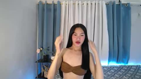 BELLA online show from April 3, 8:18 pm