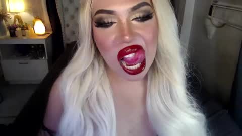 Rebeca online show from December 4, 6:11 pm