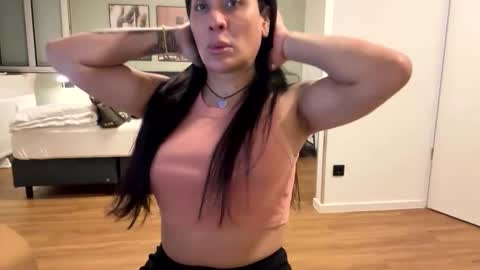 Snapshot of luisamonsterdick chatting on October 17, 5:05 pm Luisa Monsters online show from October 17, 5:05 pm