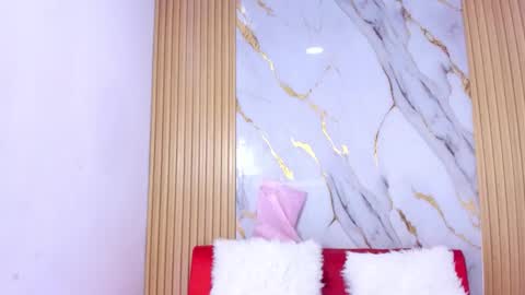 LULU online show from February 14, 4:03 pm