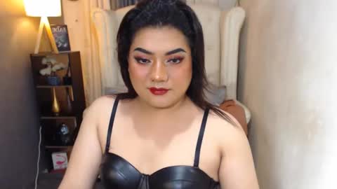 QueenBritney online show from December 13, 4:05 pm