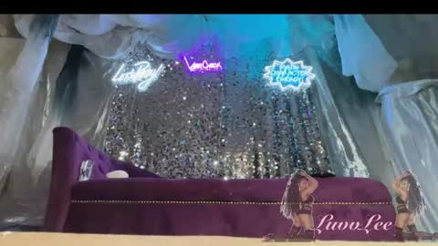 Snapshot of luvvlee chatting on October 1, 8:20 pm luvvlee online show from October 1, 8:20 pm