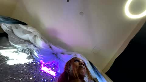 Snapshot of luvvlee chatting on October 3, 8:25 am luvvlee online show from October 3, 8:25 am