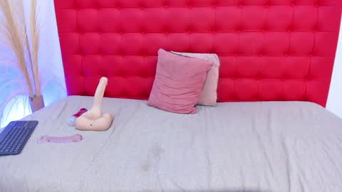 maite_smith69 online show from February 6, 1:54 pm