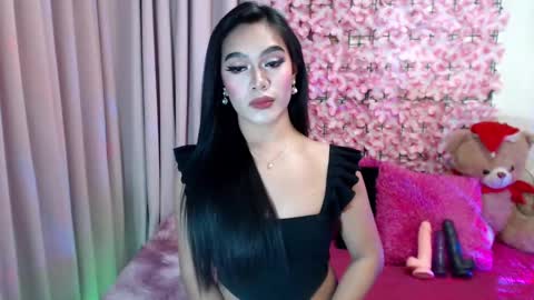 Snapshot of martha_fox chatting on December 6, 6:20 am DONT FORGET TO FOLLOW ME AND GIVE ME A THUMBS UP GUYS- martha online show from December 6, 6:20 am