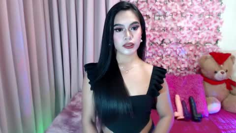 Snapshot of martha_fox chatting on December 7, 4:59 am DONT FORGET TO FOLLOW ME AND GIVE ME A THUMBS UP GUYS- martha online show from December 7, 4:59 am