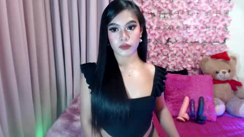 Snapshot of martha_fox chatting on December 10, 6:18 am DONT FORGET TO FOLLOW ME AND GIVE ME A THUMBS UP GUYS- martha online show from December 10, 6:18 am