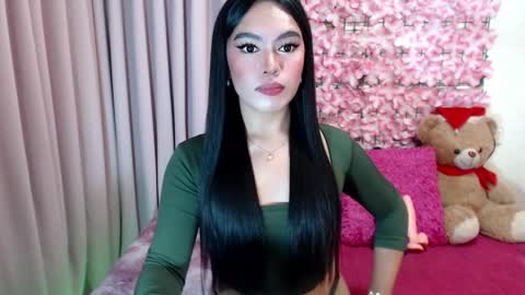Snapshot of martha_fox chatting on December 19, 11:50 am DONT FORGET TO FOLLOW ME AND GIVE ME A THUMBS UP GUYS- martha online show from December 19, 11:50 am