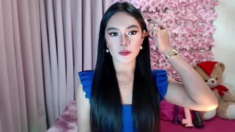 Snapshot of martha_fox chatting on January 2, 7:12 am DONT FORGET TO FOLLOW ME AND GIVE ME A THUMBS UP GUYS- martha online show from January 2, 7:12 am